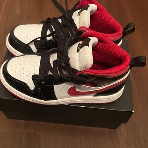 Nike Kids' Black and Red Sneakers